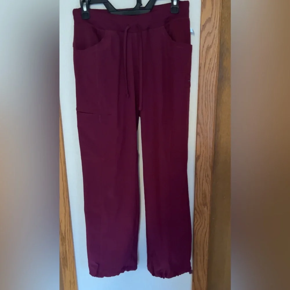 Women's V-Neck Scrub Top M bottoms S petite - Picture 5 of 5